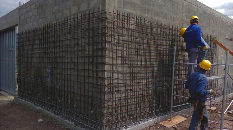 Encadenado de fundaciones - Refuerzo estructural y construcción de cimientos en proyecto residencial