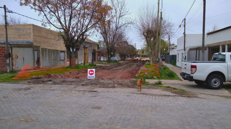 Pavimentación asfáltica - Construcción de superficie vial con asfalto en proyecto de carretera