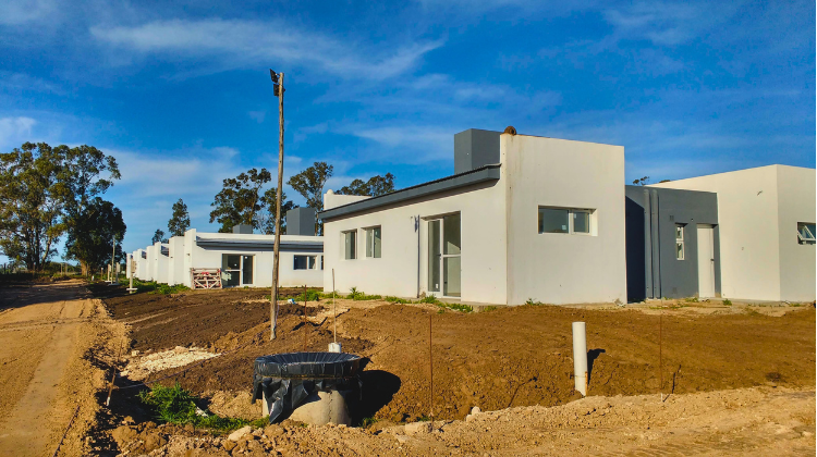 Vivienda rural - Casa de campo con diseño rústico en entorno natural